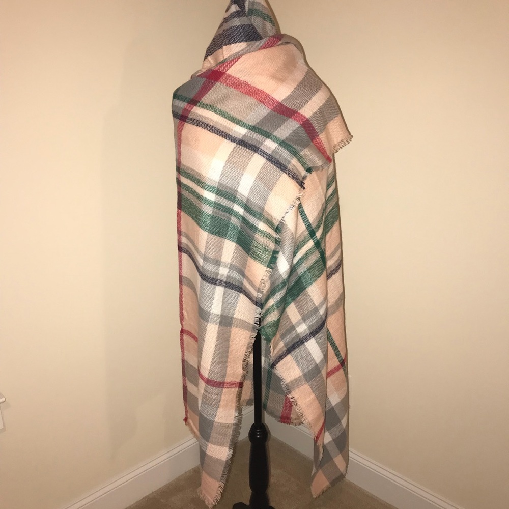 Oversized women’s Classic Plaid Blanket Scarf - Picture 1 of 7